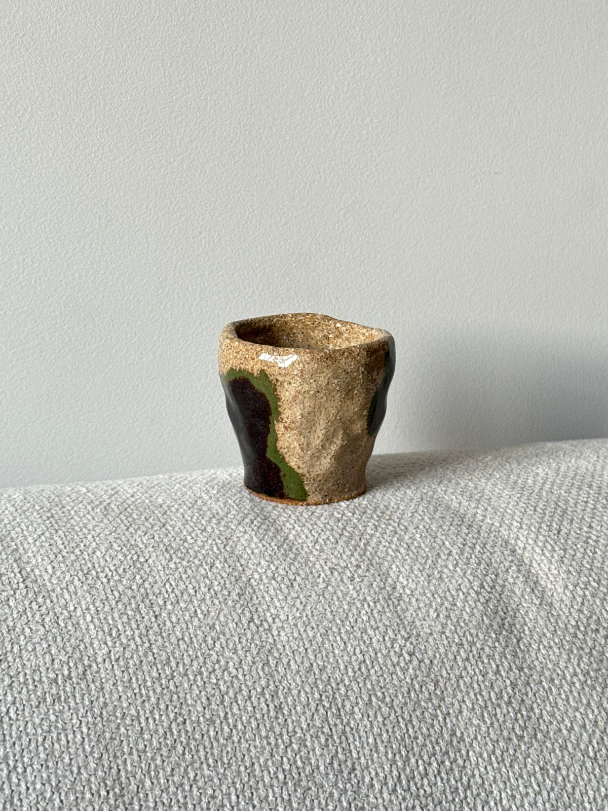 copo castanho e verde