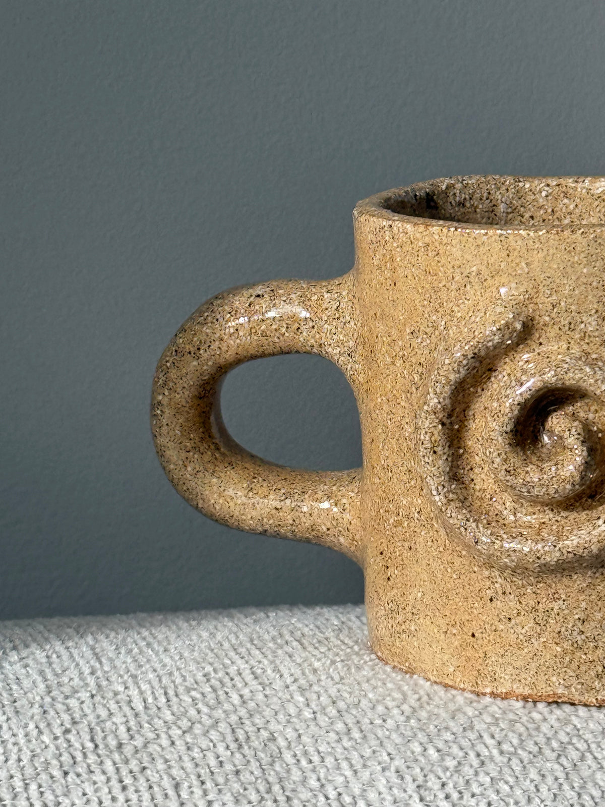 caneca espiral - castanho